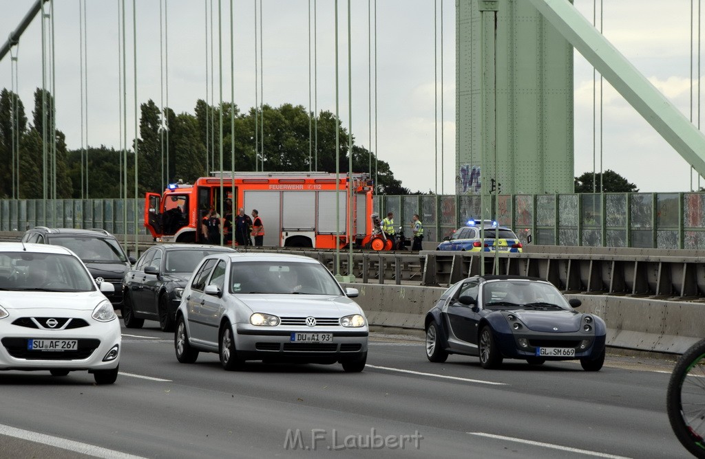 VU Kradfahrer gestuerzt A 4 Rich Olpe Rodenkirchener Bruecke P29.JPG - Miklos Laubert